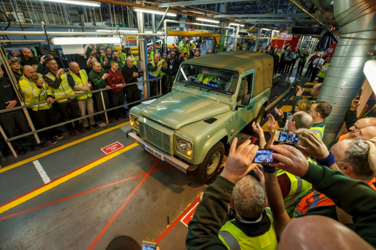 autos, car brands, cars, land rover, land rover defender, roadshow in celebration of iconic land rover defender
