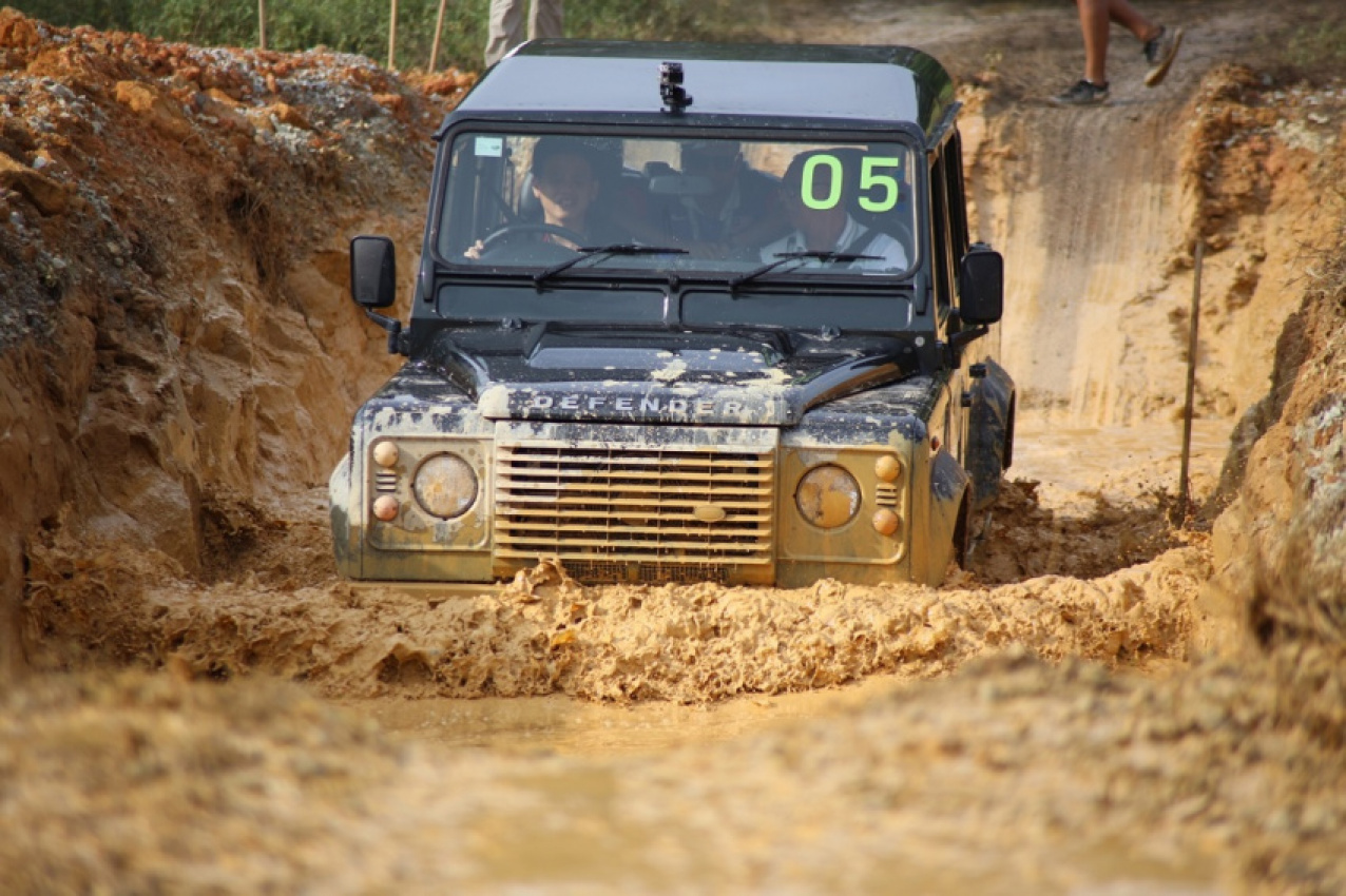 autos, car brands, cars, land rover, land rover defender, roadshow in celebration of iconic land rover defender