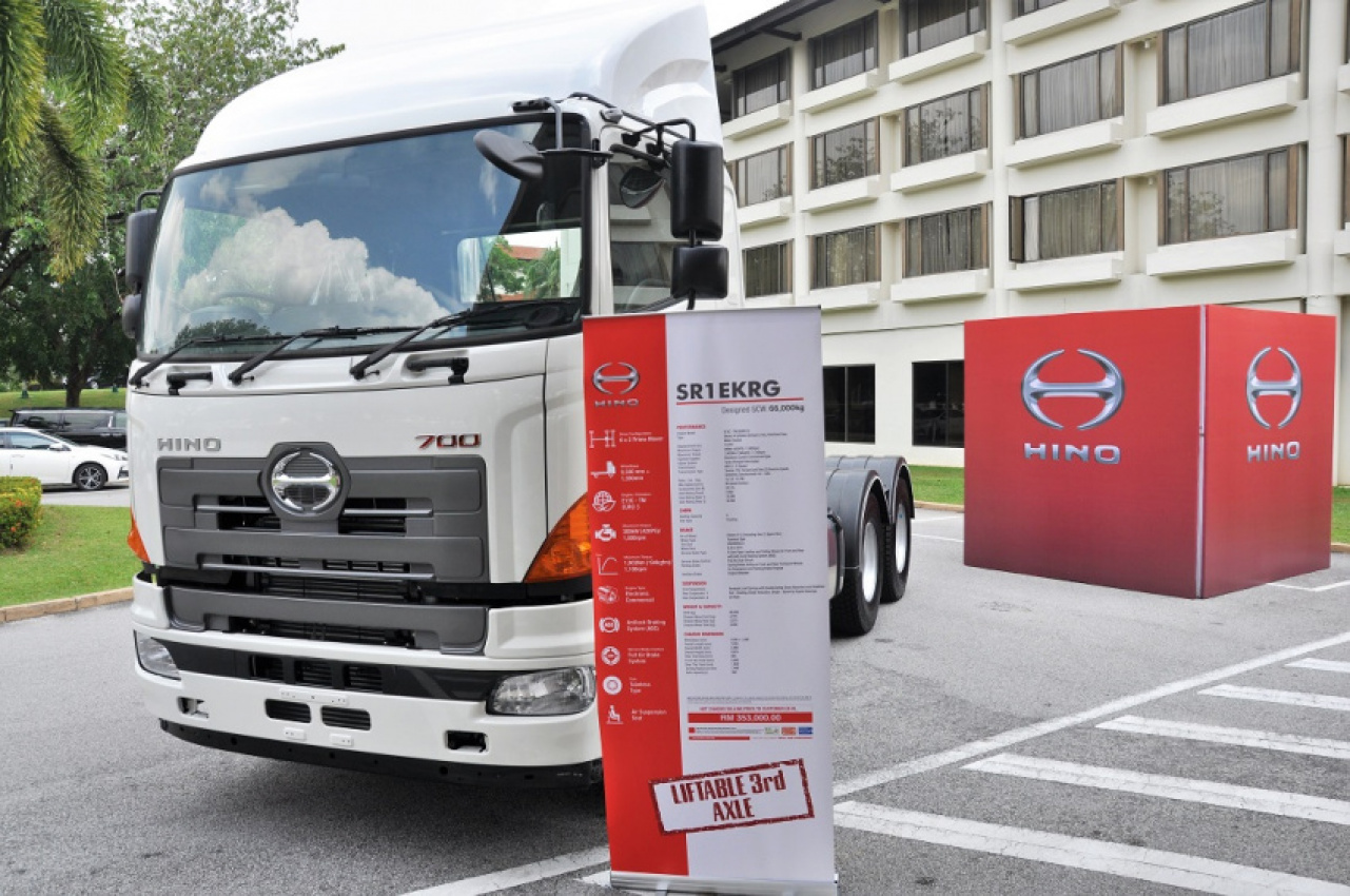 autos, cars, commercial vehicles, biodiesel, diesel, distribution, hino, hino motor sales malaysia, logistics, malaysia, prime mover, truck, hino launches new 700 series 6×2 prime mover in malaysia