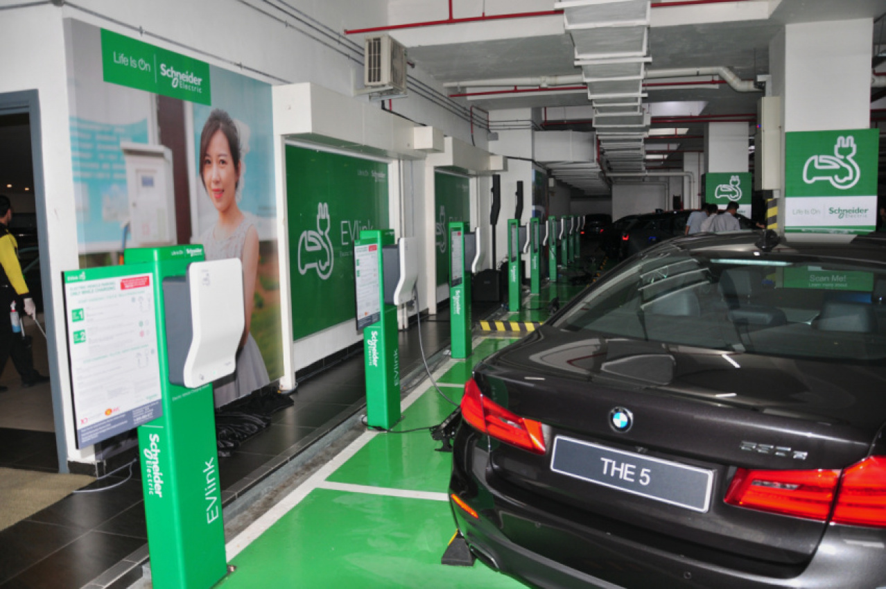 autos, cars, featured, automotive, awana, awana skycentral transport hub, charging station, electric vehicle, genting, genting highlands premium outlets, malaysia, phev, plug in hybrid, resorts world genting, schneider electric, schneider electric and resorts world genting launch ev charging stations at awana skycentral