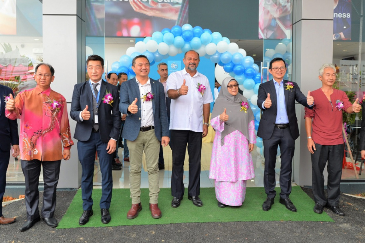 autos, car brands, cars, 3s dealer, 3s dealership, automotive, cars, dealership, malaysia, proton, proton cars, service centre, showroom, new proton 3s outlet officially opened in bandar bukit puchong