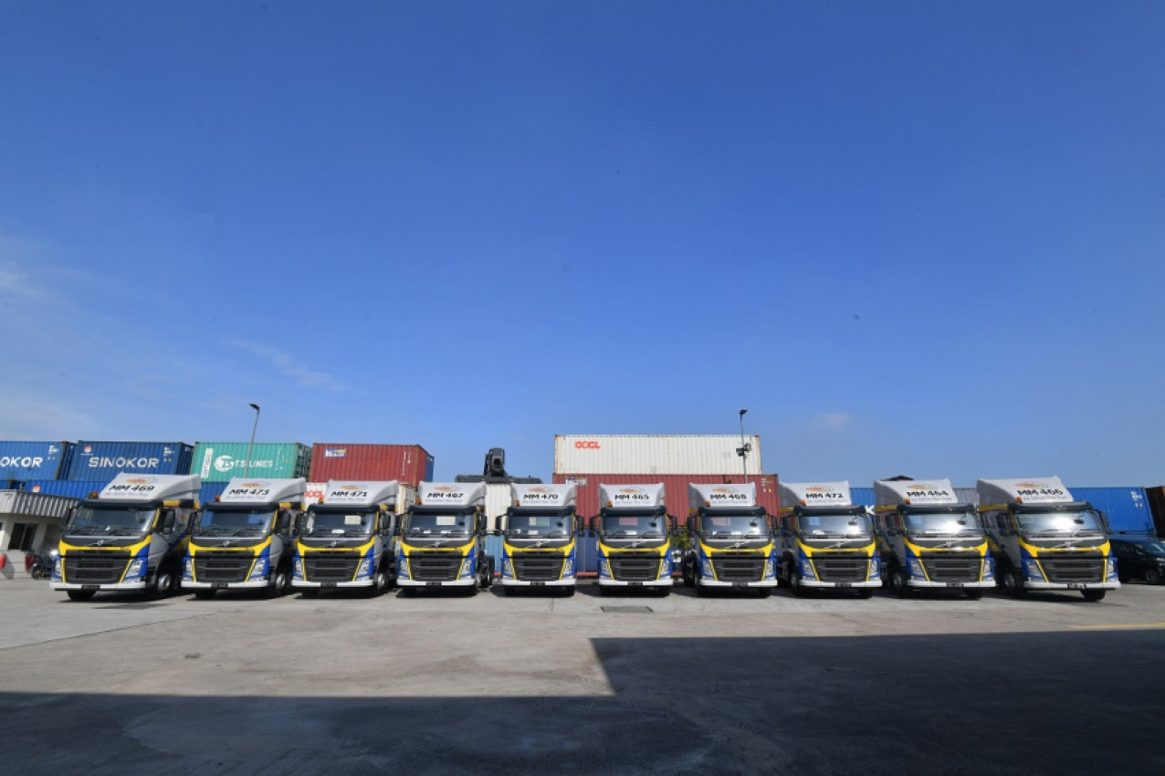 autos, cars, commercial vehicles, volvo, automotive, freight, haulage, heavy duty trucks, logistics, malaysia, multimodal freight sdn bhd, prime mover, truck, volvo malaysia, volvo trucks, volvo trucks malaysia, volvo trucks delivers 10 fm440 trucks to multimodal freight sdn bhd