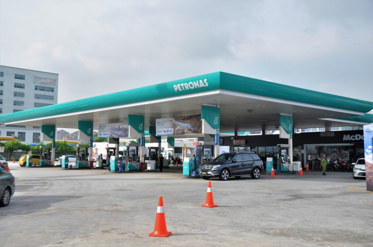 autos, cars, featured, diesel, petronas, new petronas dynamic diesel euro 5 with pro-drive now available in 58 stations