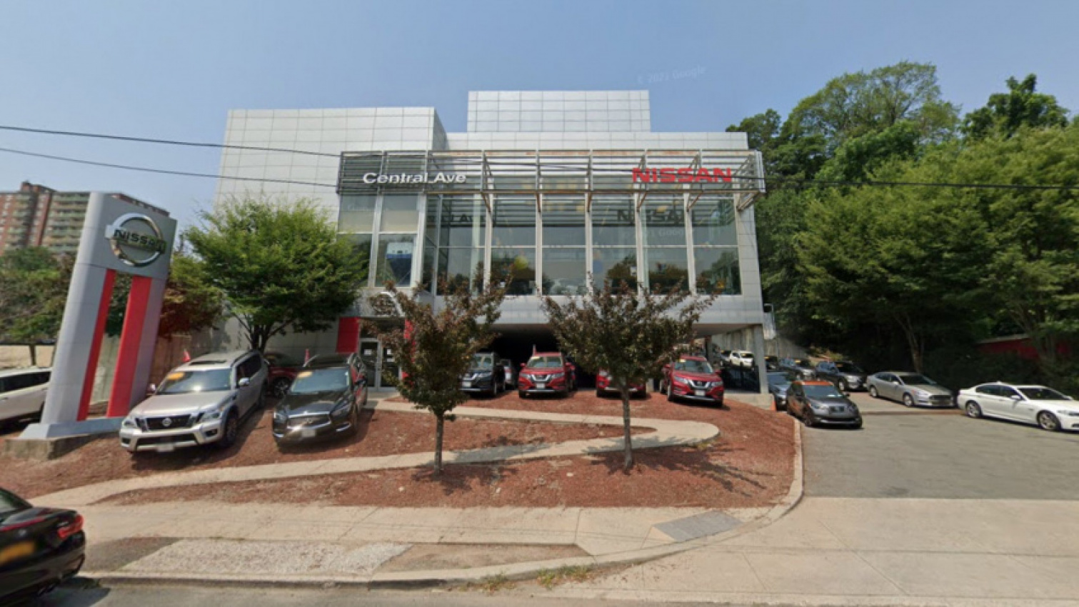 autos, cars, nissan, dealer sues nissan for opening another nearby, says there just aren’t enough cars