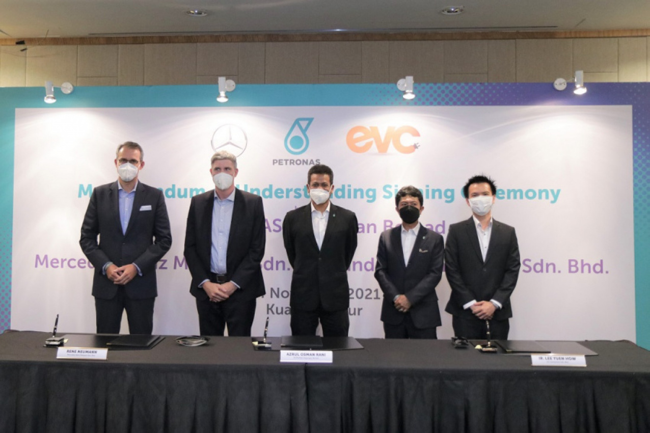 autos, car brands, cars, mercedes-benz, automotive, charging network, electric vehicles, ev connection sdn bhd, jomcharge, malaysia, mercedes, mercedes-benz malaysia, petronas dagangan berhad, petronas joins with mercedes-benz malaysia and jomcharge to deploy dc fast chargers at stations