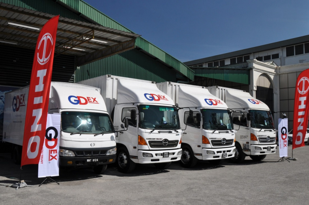 autos, cars, commercial vehicles, gd express, hino, hino trucks clock up 1 million kilometres without an overhaul
