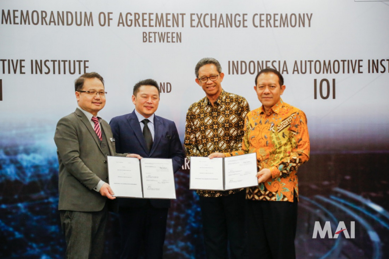 autos, cars, featured, asean, automotive industry, indonesia, institut otomotif indonesia, malaysia, malaysia automotive institute, memorandum of agreement, malaysia and indonesia sign collaboration to develop automotive industry and asean car