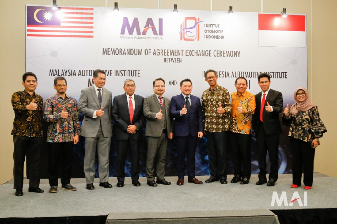 autos, cars, featured, asean, automotive industry, indonesia, institut otomotif indonesia, malaysia, malaysia automotive institute, memorandum of agreement, malaysia and indonesia sign collaboration to develop automotive industry and asean car