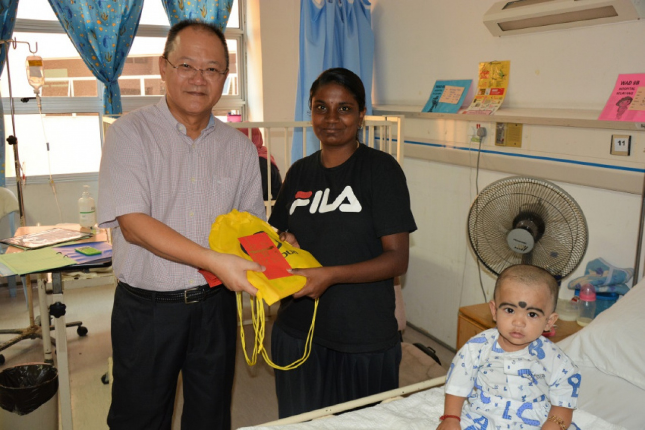 autos, car brands, cars, automotive, charity programme, corporate social responsibility, malaysia, paediatric ward, perodua, selayang hospital, tweckbot, perodua kicked off the chinese new year with selayang hospital visit