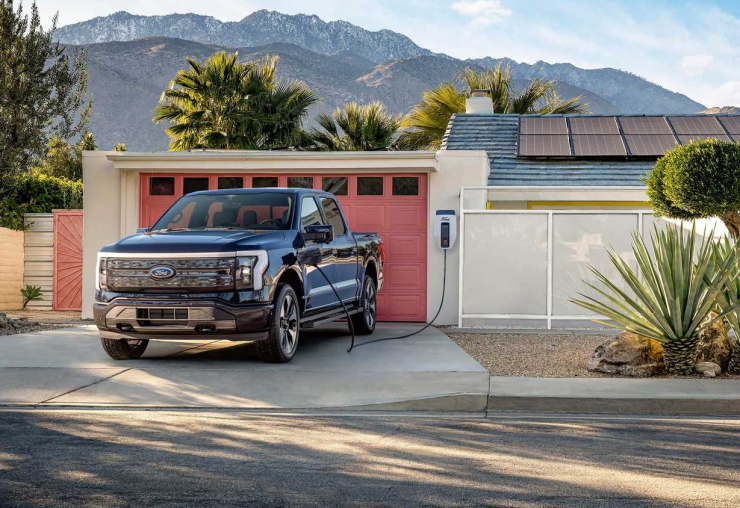 autos, cars, ford, ford f150, ford f150 lightning with sunrun charger can power your home for 3 days