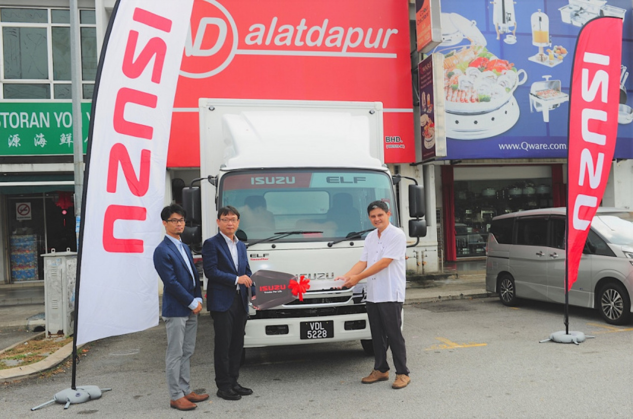 autos, cars, commercial vehicles, isuzu, automated manual transmission, commercial vehicles, isuzu malaysia, light duty truck, malaysia, tembikar gemilang, truck, first-time customer impressed with isuzu elf smoother truck with automated transmission