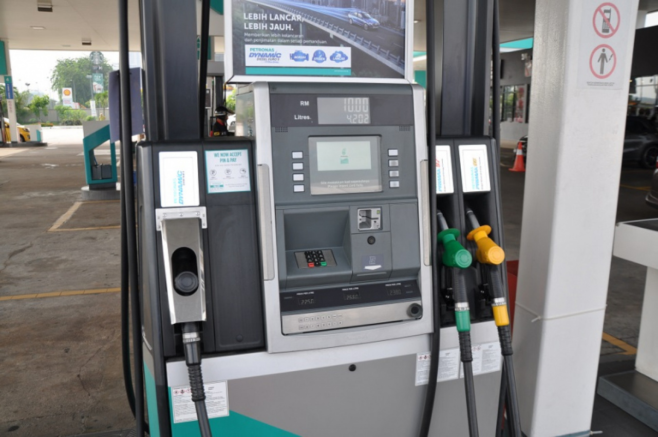 autos, cars, featured, euro 4m, fuel, malaysia, petrol, petronas, ron 95, euro 4m ron 95 petrol to be officially available on 1 january 2020, but is already available at petronas