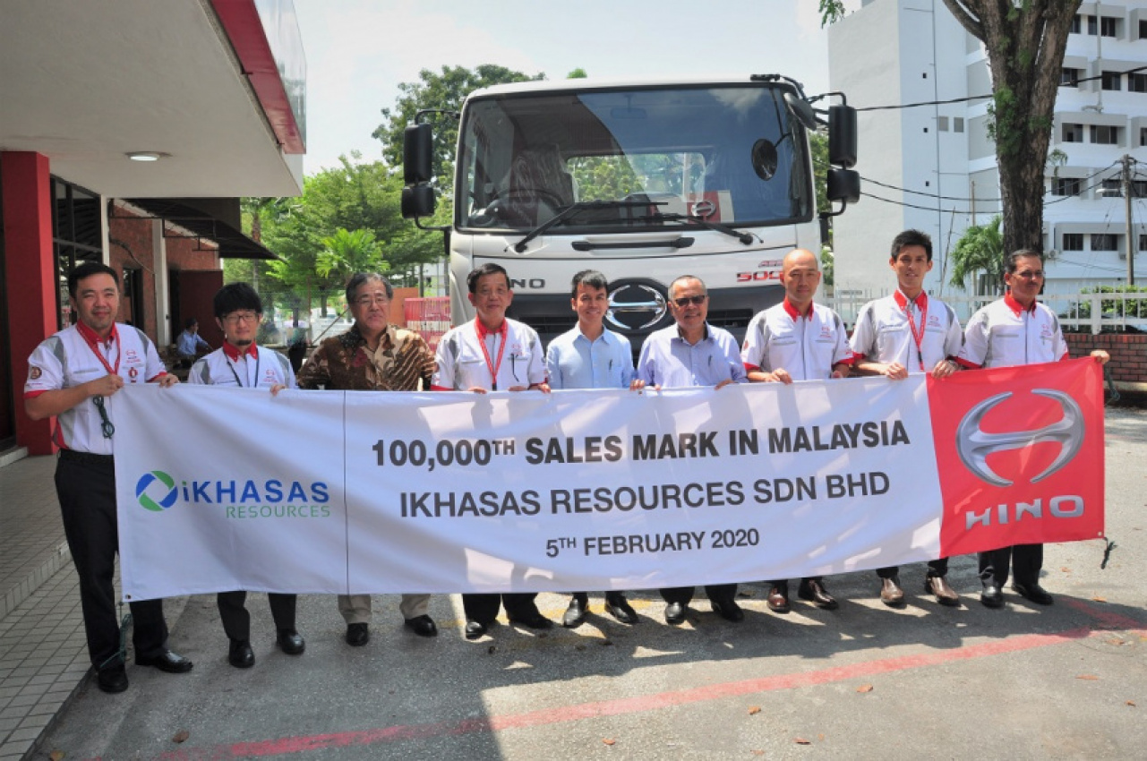 autos, cars, commercial vehicles, automotive, commercial vehicles, hino, hino malaysia, hino motors, hino motors sales (malaysia) sdn bhd, malaysia, trucks, hino malaysia celebrates milestone of delivering 100,000th truck