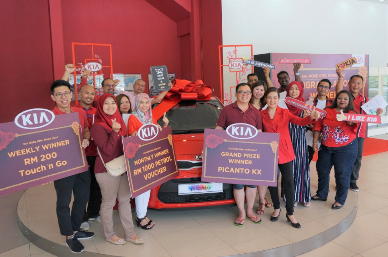 autos, car brands, cars, kia, automotive, cars, hatchback, malaysia, naza, naza kia, naza kia malaysia, promotional campaign, naza kia “more ong, more huat” grand prize winner gains double prosperity