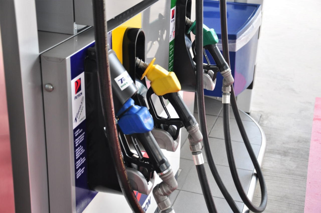 autos, cars, featured, automotive, diesel, fuel, malaysia, mydebit, payments network malaysia sdn bhd, paynet, petrol, petrol station, petron, petron malaysia, promotions, tourism malaysia, paynet enables debit card payments at petron stations without need for pre-authorisation