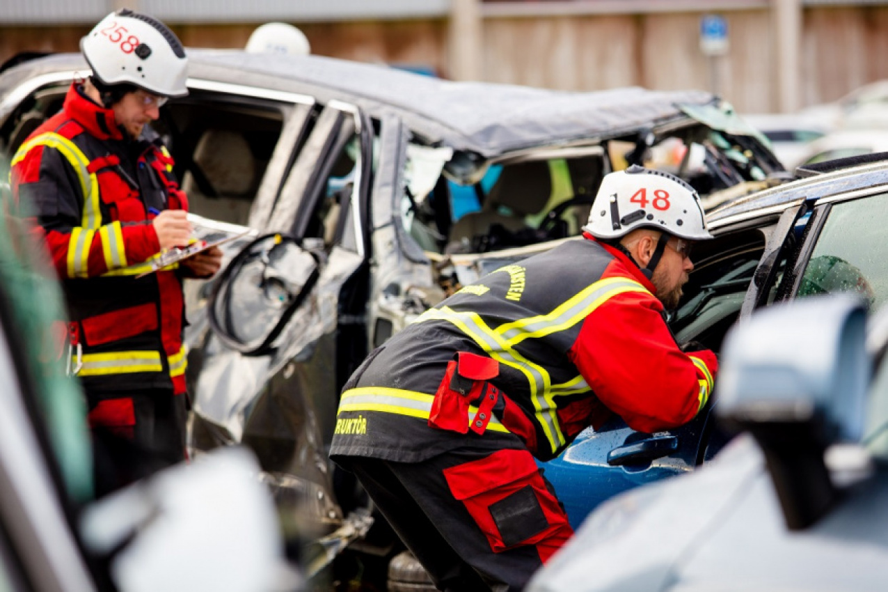 autos, car brands, cars, volvo, accidents, automotive, cars, safety, volvo cars, volvo helps rescue services by dropping cars to simulate crash scenarios
