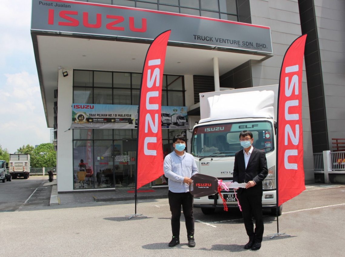 autos, cars, commercial vehicles, isuzu, automotive, commercial vehicles, isuzu malaysia, malaysia, trucks, new isuzu authorised dealer delivers its first truck