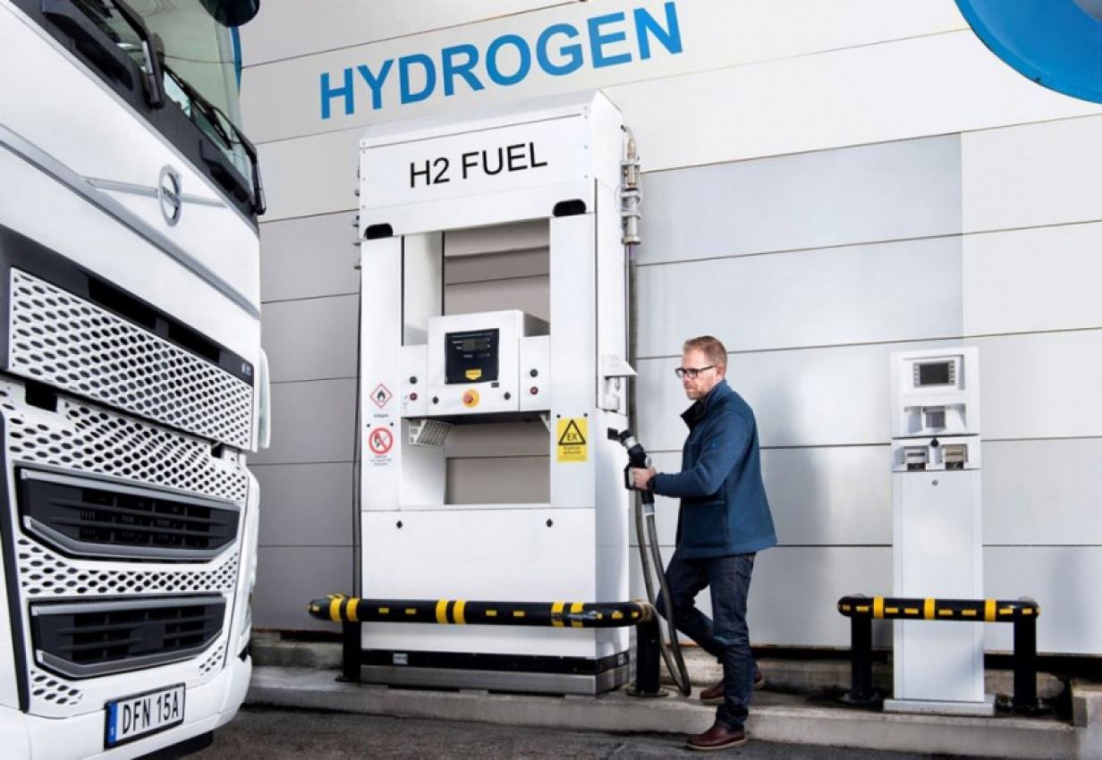 autos, cars, commercial vehicles, volvo, cellcentric, commercial vehicles, daimler, daimler truck ag, europe, european union, fuel cell, trucks, volvo group, volvo group and daimler truck ag jv “cellcentric” to commence fuel cell production by 2025