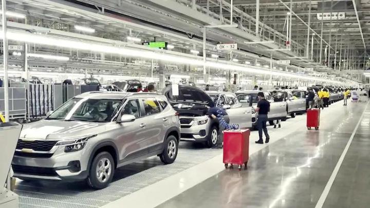 autos, cars, kia, export, indian, industry & policy, kia seltos, kia sonet, seltos, sonet, kia india exports cross the 1 lakh milestone