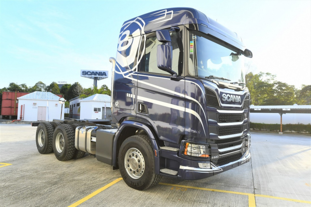 autos, cars, commercial vehicles, commercial vehicles, logistics, malaysia, scania, scania credit malaysia, scania financial services, scania malaysia, scania southeast asia, trucks, xin hwa holdings berhad, scania delivers its first euro v truck to xin hwa