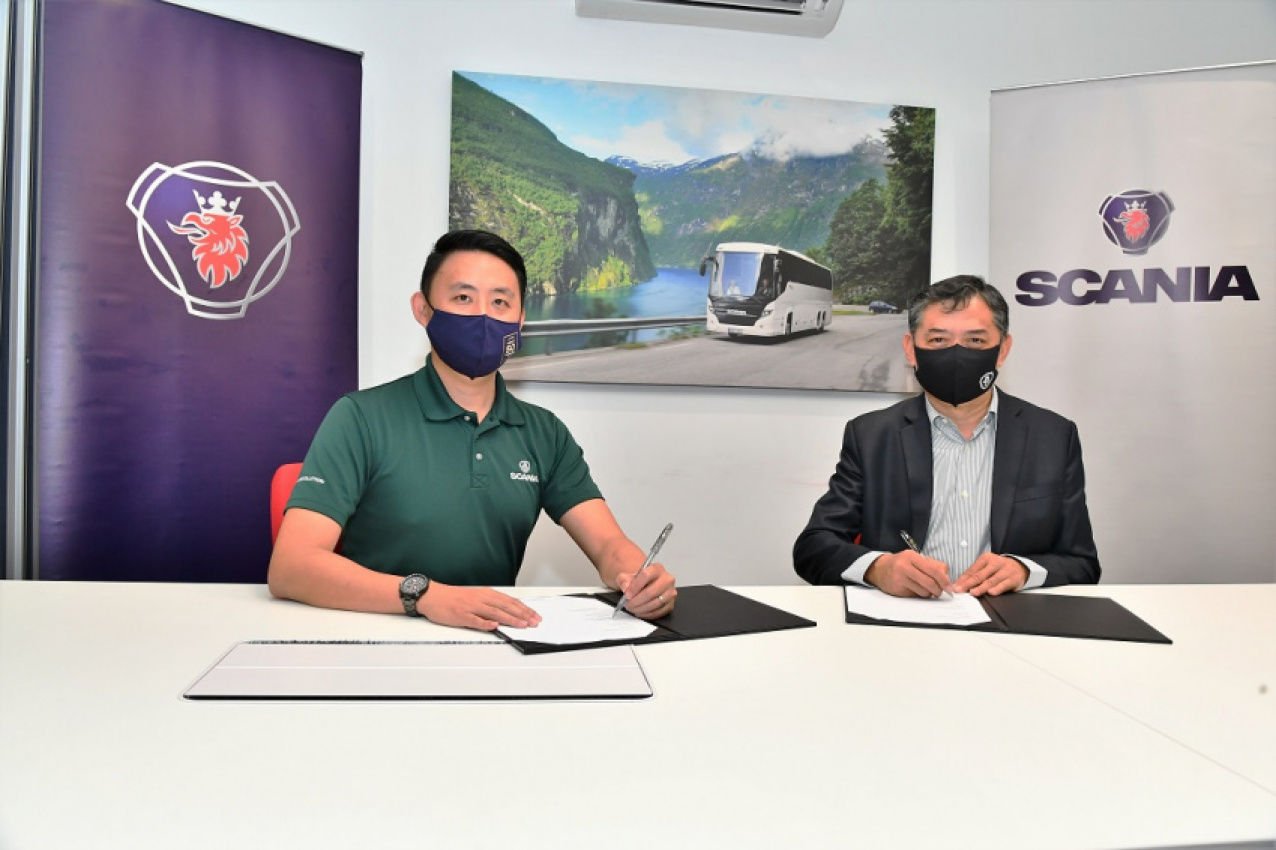autos, cars, commercial vehicles, commercial vehicles, logistics, malaysia, scania, scania credit malaysia, scania financial services, scania malaysia, scania southeast asia, trucks, xin hwa holdings berhad, scania delivers its first euro v truck to xin hwa