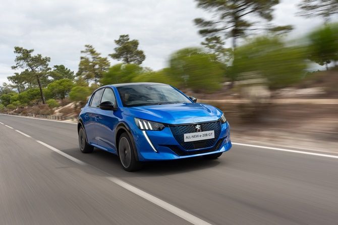 autos, cars, geo, peugeot, auto news, coty, e-208, japan car of the year, peugeot 208, peugeot e-208, peugeot 208 and e-208 take imported car of the year in japan