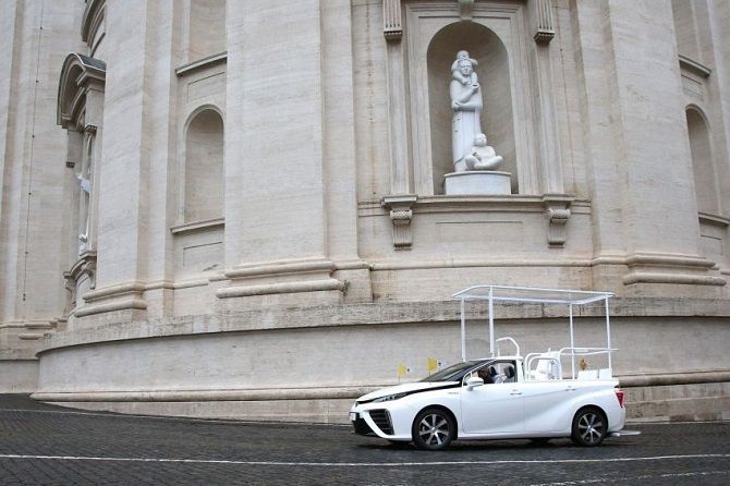 autos, cars, toyota, auto news, mirai, pope, toyota mirai, the pope now drives a toyota mirai