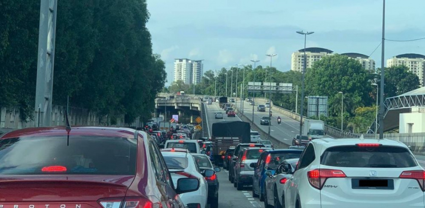 autos, cars, smart, auto news, compound, icops, johor, jspt, pdrm, polis trafik, skudia, summons, johor police use icops smart cameras to id offenders in a snap