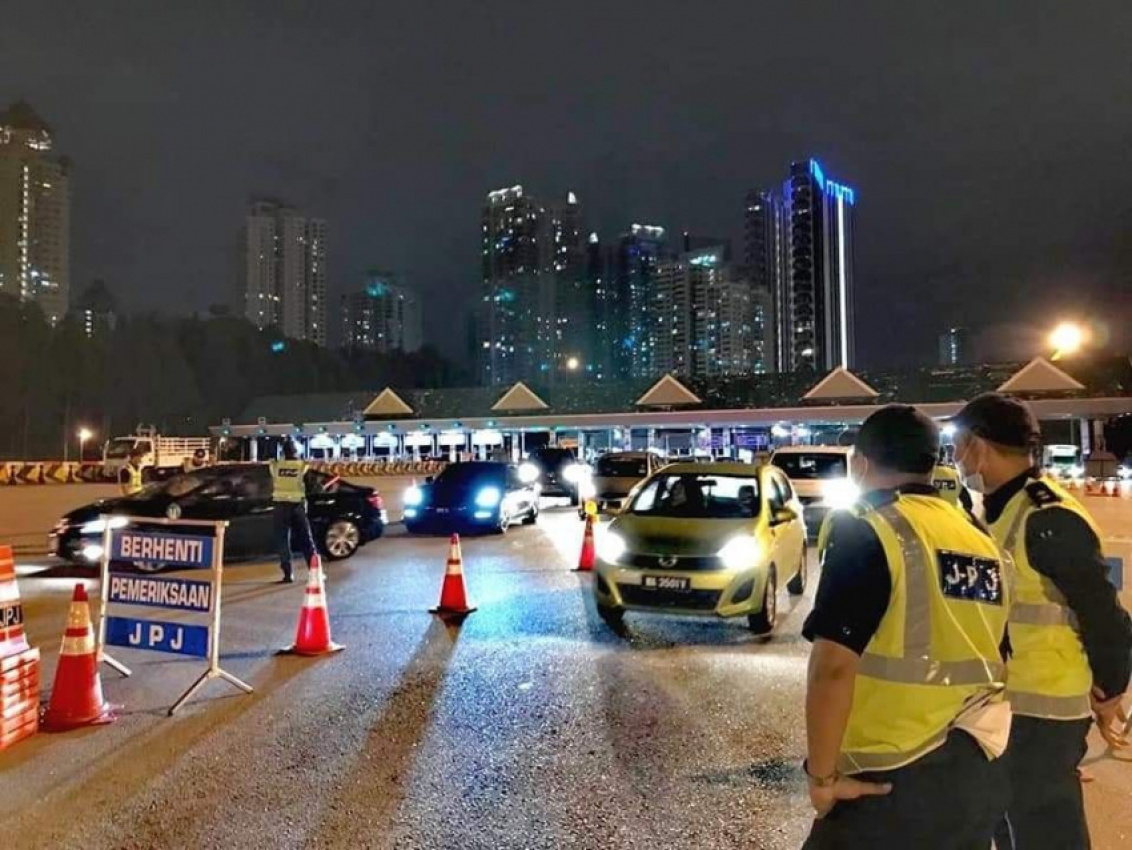autos, cars, smart, auto news, compound, icops, johor, jspt, pdrm, polis trafik, skudia, summons, johor police use icops smart cameras to id offenders in a snap
