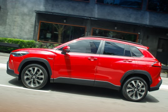 autos, cars, toyota, 2021 toyota corolla cross hybrid, auto news, ckd, corolla cross hybrid, hev, hybrid electric vehicle, toyota corolla cross, toyota corolla cross hybrid, umw toyota, 2021 toyota corolla cross hybrid to be first toyota hybrid model assembled locally in malaysia