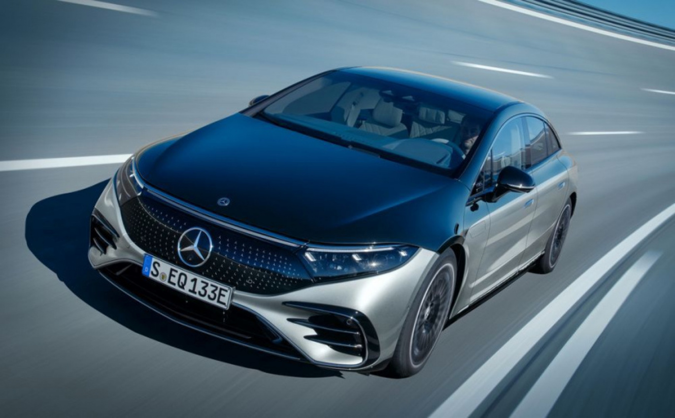 autos, cars, mercedes-benz, reviews, bev, daimler, electric, eqs, insights, mercedes, paywall, rear wheel steering, the mercedes-benz eqs has a yearly paywall, and it's pure bull****