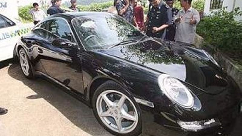 autos, cars, porsche, reviews, car theft, carjack, insights, porsche 911 targa 4, porsche 986, porsche stolen, #flashbackfriday: remember that time a guy in malaysia tried to steal the same porsche twice in one day