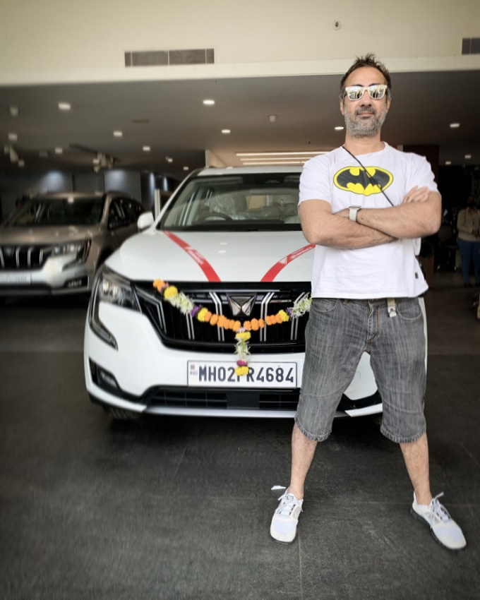 autos, cars, mahindra, bollywood actor ranvir shorey brings home new mahindra xuv700