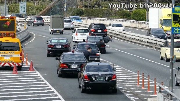 autos, cars, auto news, convoy, ethics, etiquette, japan pm, traffic, see how polite the japanese pm’s entourage is. unlike, well nevermind