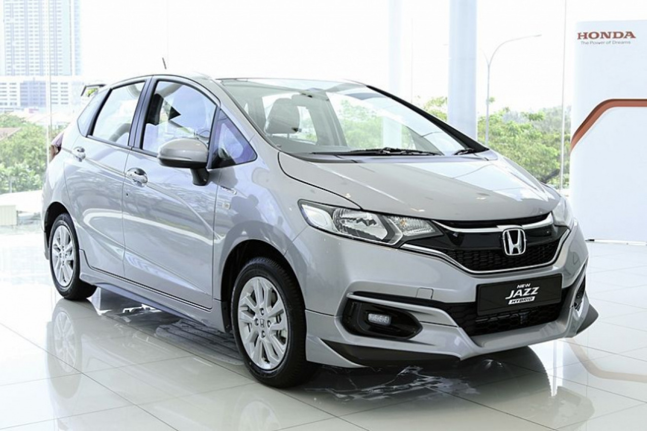 autos, cars, honda, auto news, honda jazz hybrid, jazz hybrid, honda malaysia delivers jazz hybrid to first customer