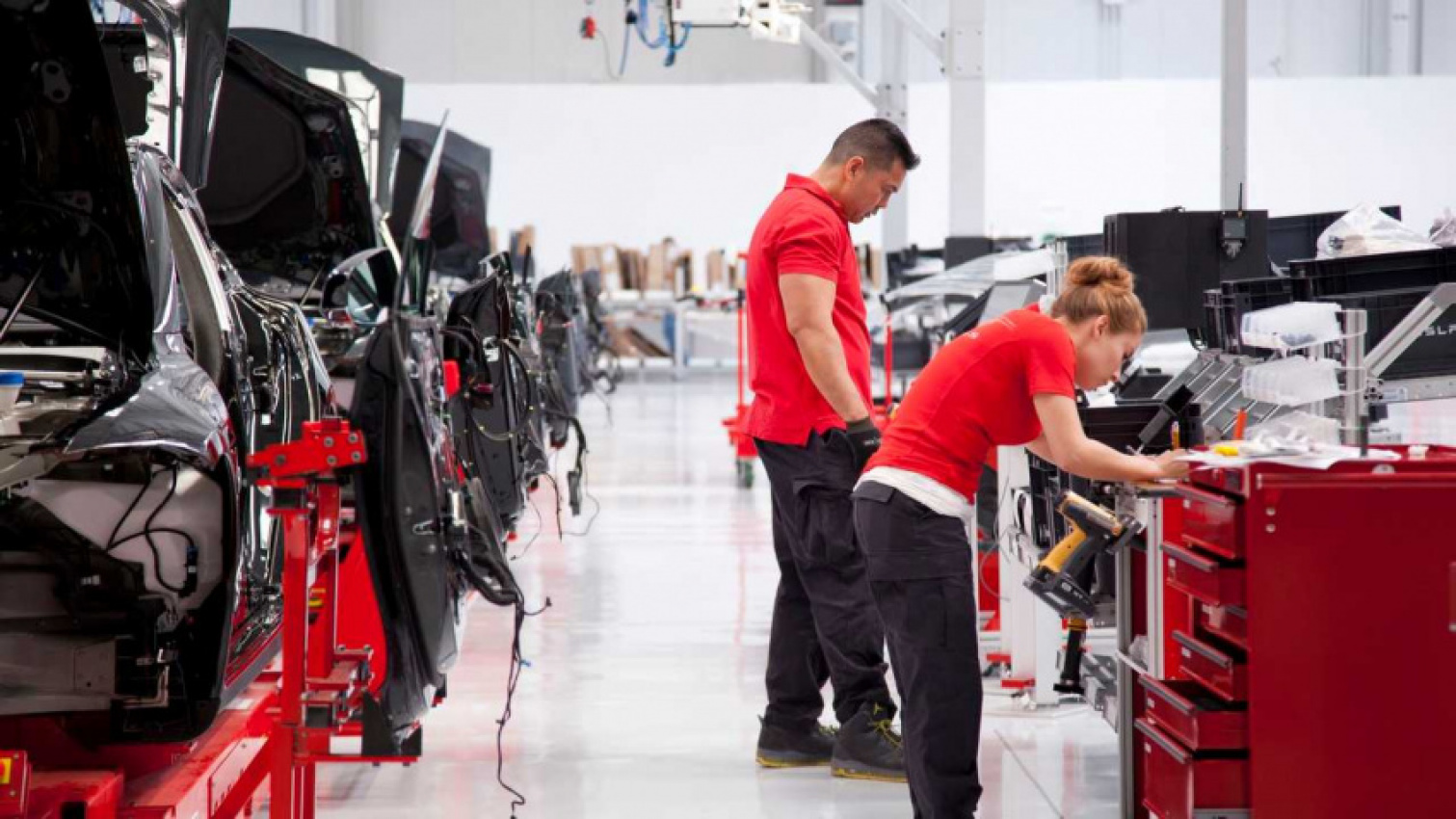 autos, cars, evs, tesla, tesla sees 40% full-time employee growth in 2021, to nearly 100k