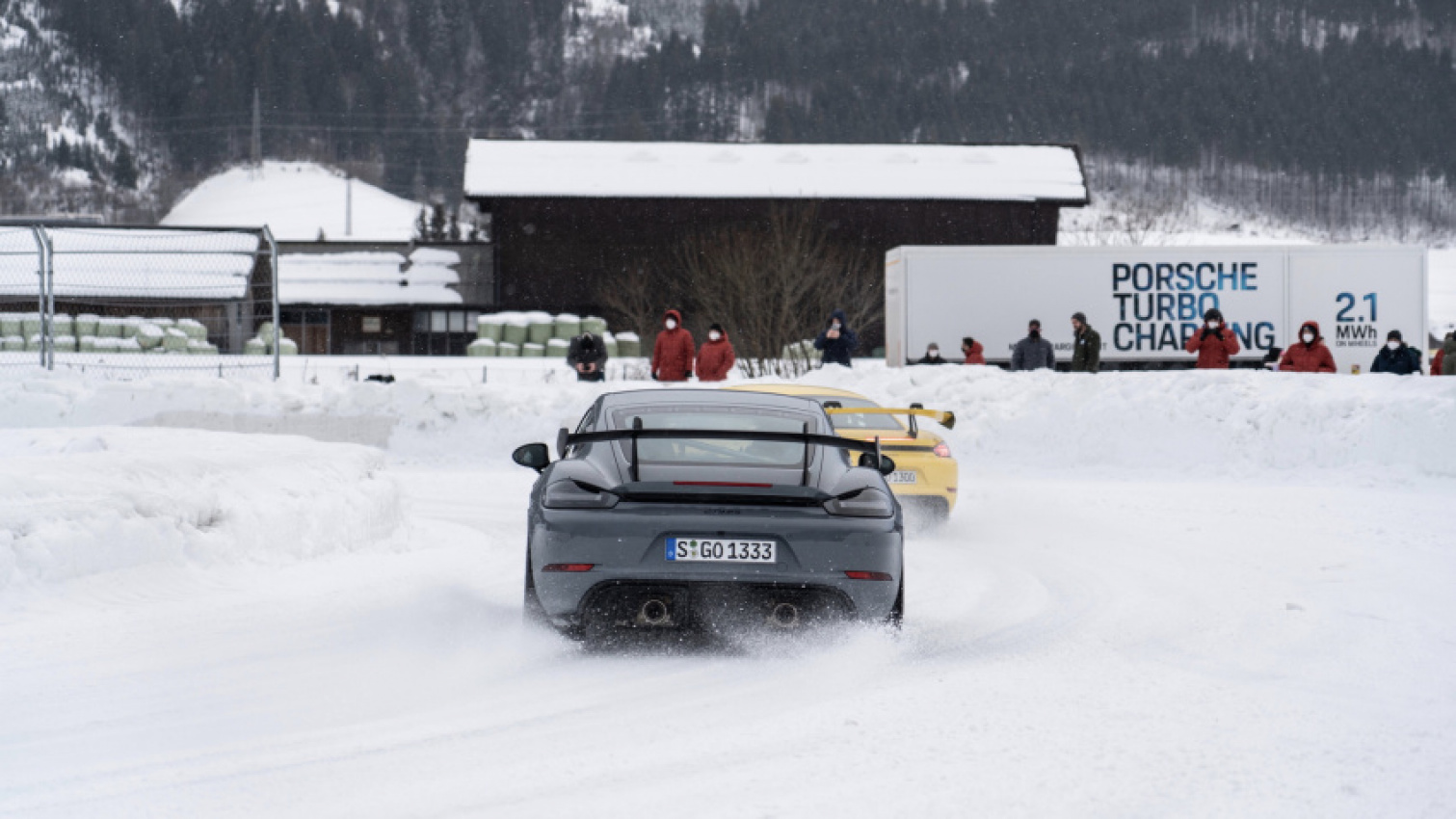 autos, cars, news, porsche, motorsports, porsche 718, porsche 718 cayman, porsche videos, video, see how the porsche 718 cayman gt4 rs handles ice racing in austria