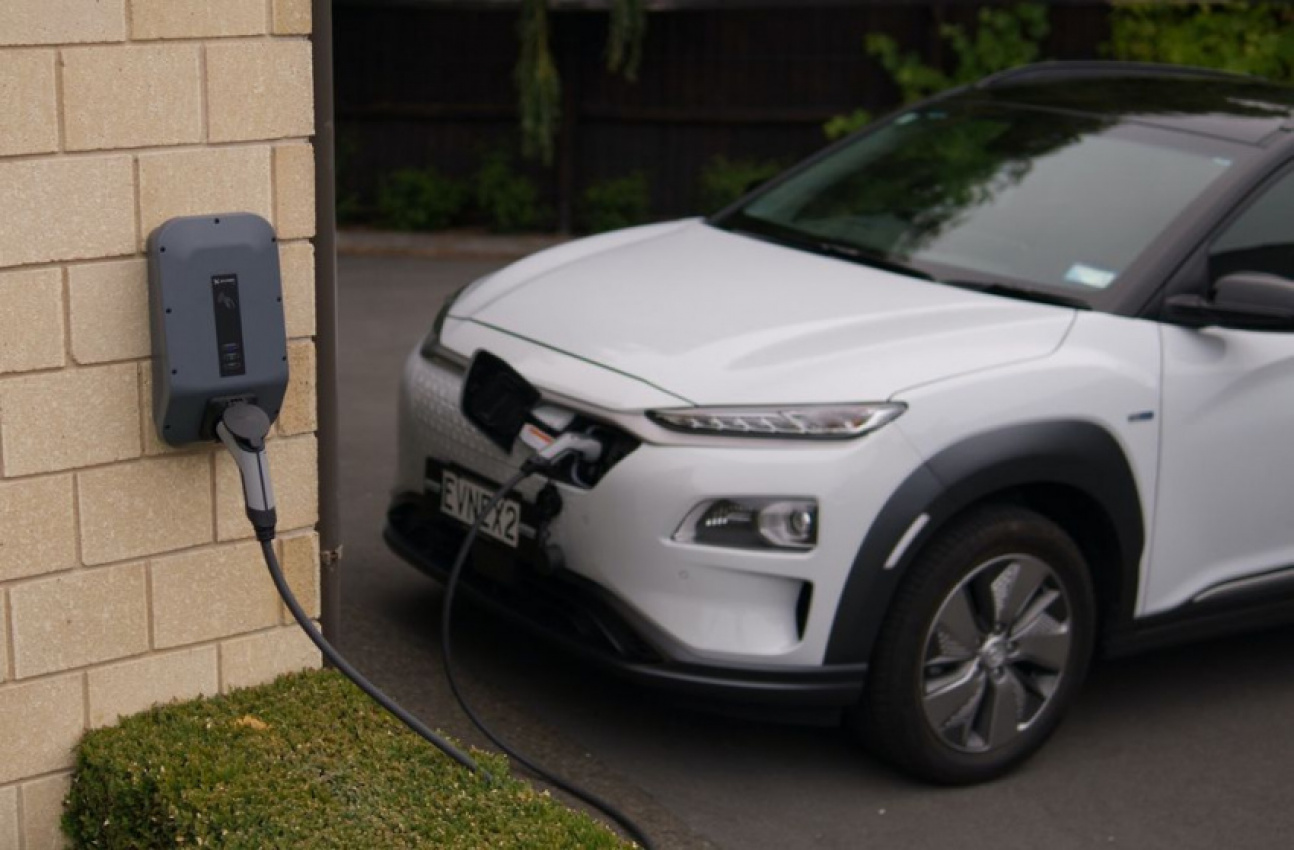 autos, cars, 11kw ac, auto news, charging station, ev, hbd, land transport authority, singapore, singapore puts up 5 ev charge points at public hbd car parks on their way to 60k