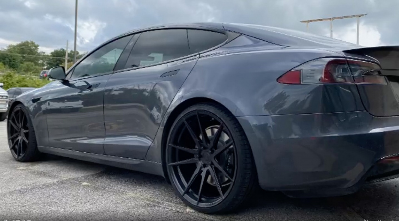 autos, cars, news, tesla, tesla model s, updated: tesla model s plaid’s 8.94-sec quarter-mile pass at 156 mph earns praise from musk