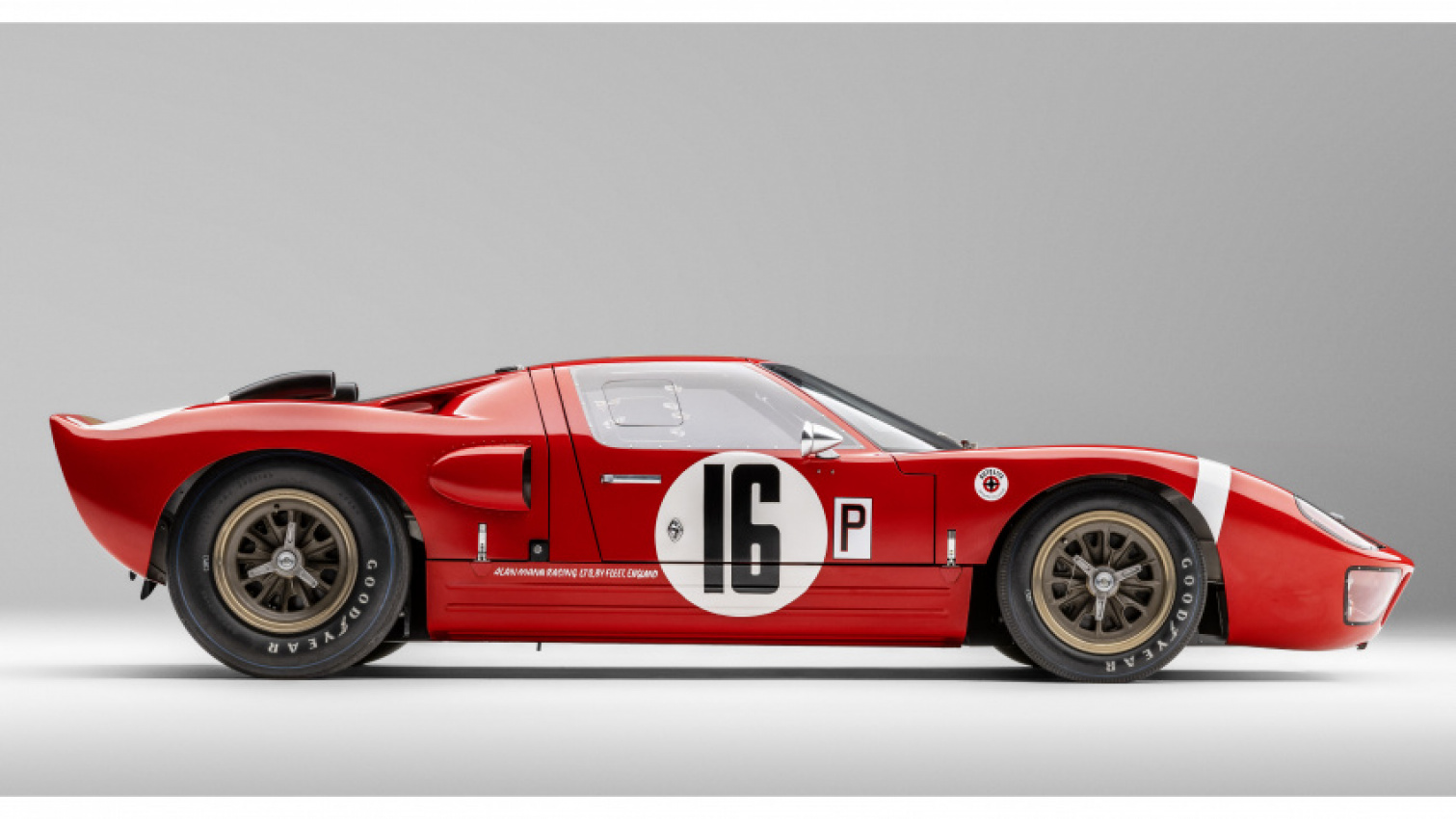 autos, cars, ford, retro, the new ford gt alan mann heritage edition looks glorious