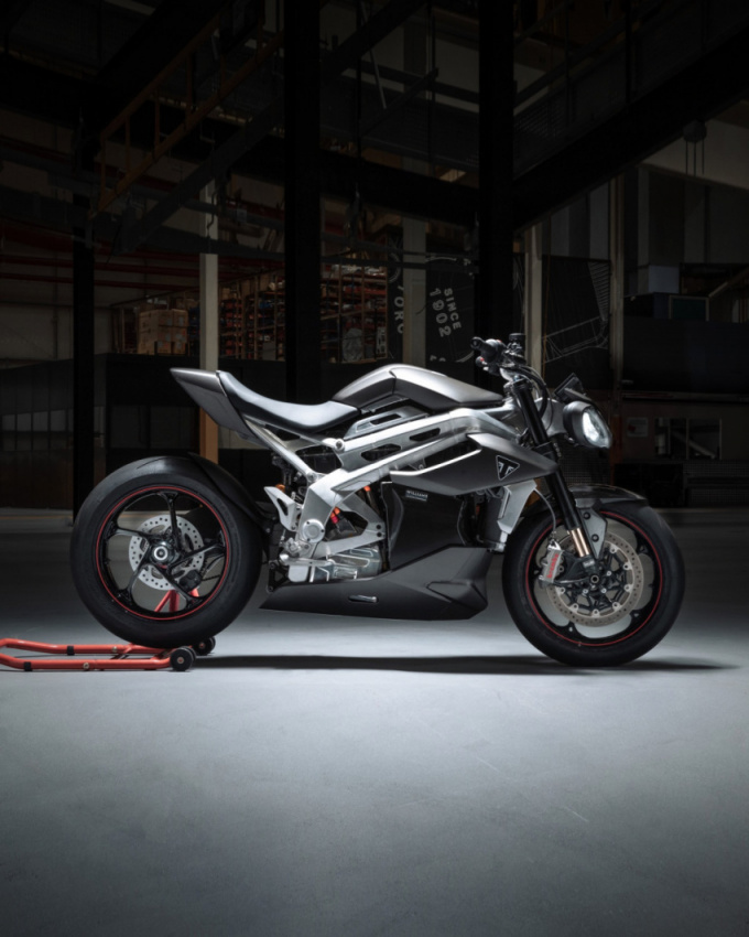 autos, cars, triumph, electric motorcycles, motorcycles, news, williams, triumph te-1 electric motorcycle prototype has a battery system from williams