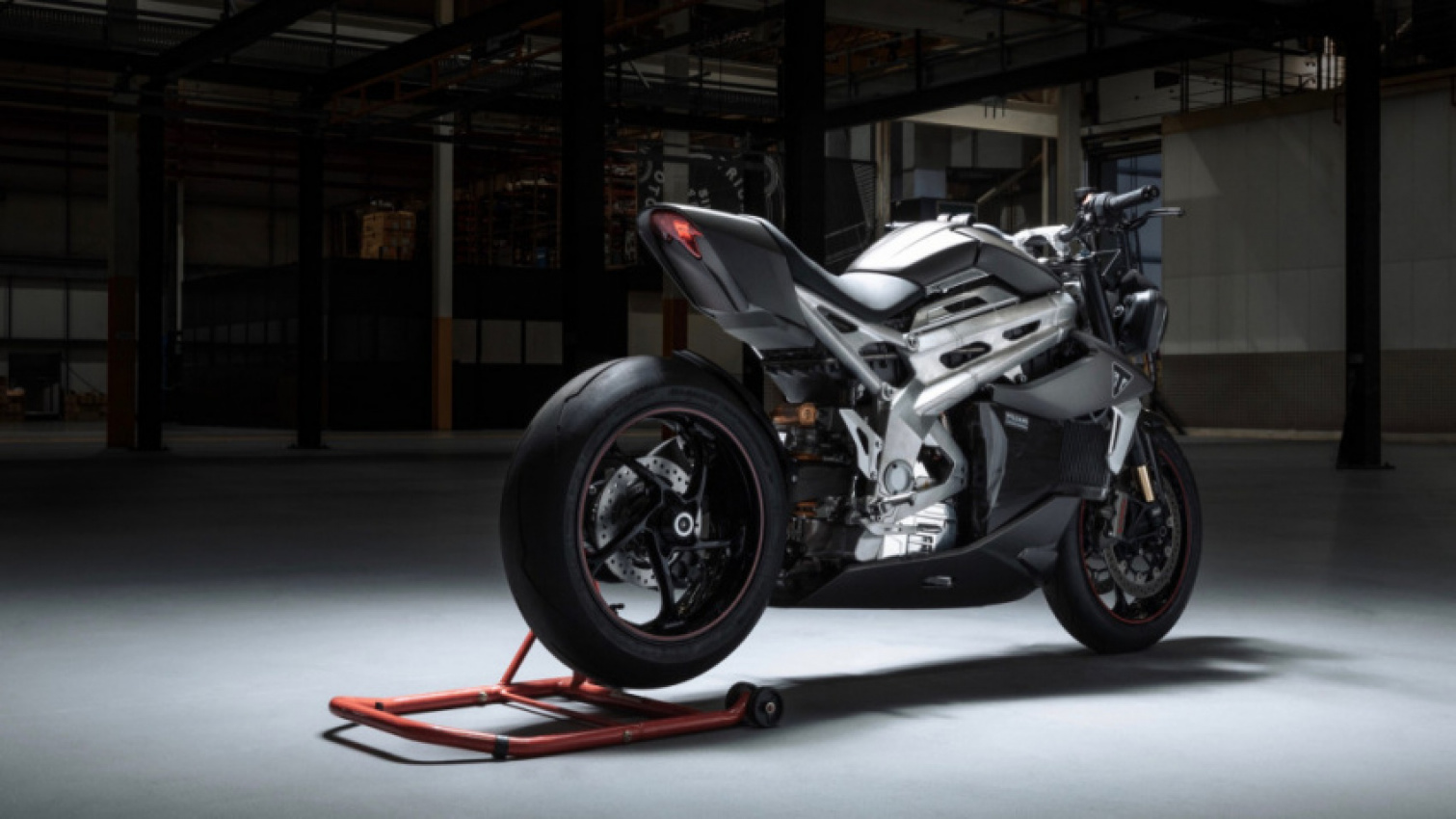 autos, cars, triumph, electric motorcycles, motorcycles, news, williams, triumph te-1 electric motorcycle prototype has a battery system from williams
