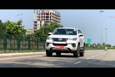 article, autos, cars, mahindra, toyota, fortuner, toyota fortuner, tug of war: mahindra thar vs toyota fortuner