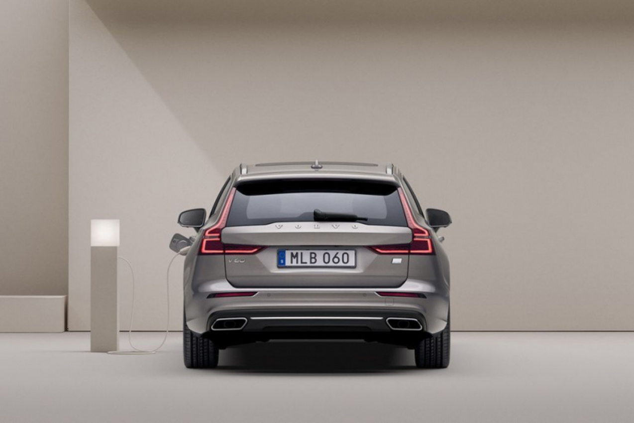 autos, cars, volvo, auto news, phev, volvo car malaysia, volvo v60, volvo v60 t8 phev, volvo v90, the 2022 volvo v60 recharge t8 is here - from rm287,474
