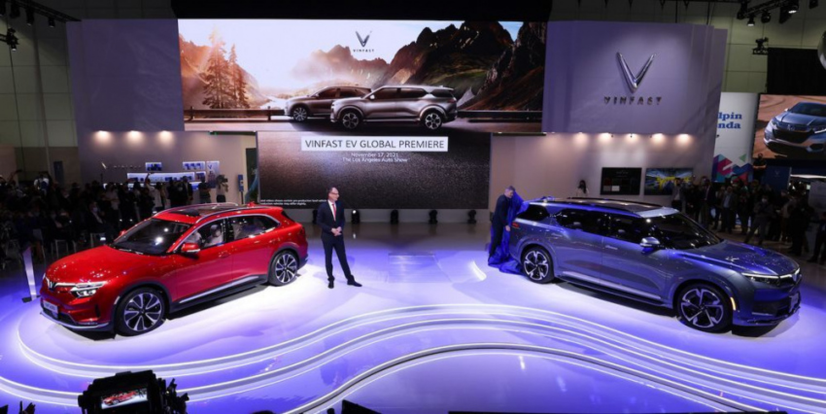 autos, cars, vinfast, auto news, ces, consumer electronics show, electric, ev, launch, north america, vf5, vf6, vf7, vinfast wows ces crowd with 3 new evs - vf5, vf6, vf7 on stage