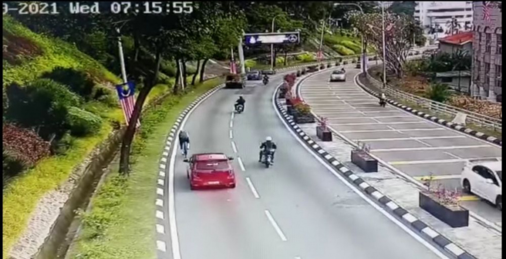 autos, cars, auto news, cycling, cycling accident malaysia, cycling malaysia, cyclist hit and run jalan kinabalu, rule 66, cyclist hit and run on jalan kinabalu: is it legal to cycle on 'jalan raya'?