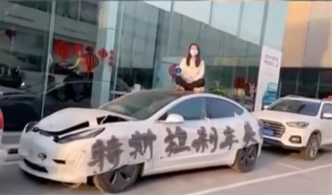 autos, cars, tesla, auto news, autopilot, model 3, protestor, shanghai motor show, shanghai auto show protestor shouts “tesla brakes fail!” before security rushed in