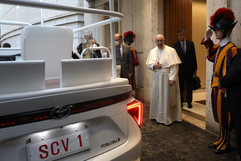 autos, cars, toyota, car news, eco-friendly, review, pope francis given hydrogen-powered toyota mirai popemobile