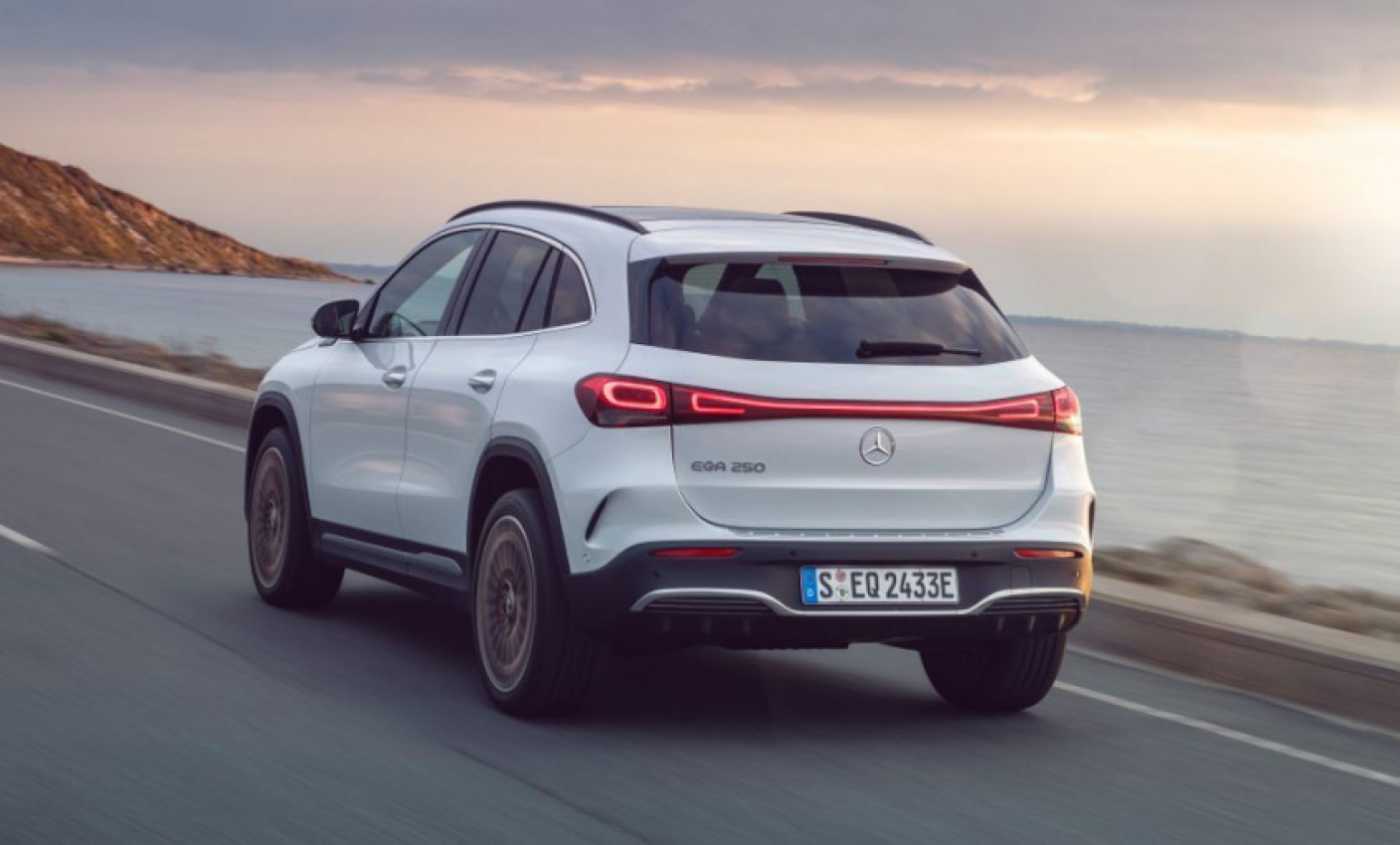 autos, cars, mercedes-benz, auto news, crossover, electric, eqa, ev, gla, mercedes, the mercedes-benz eqa is exactly like a gla, but fully electric - genius