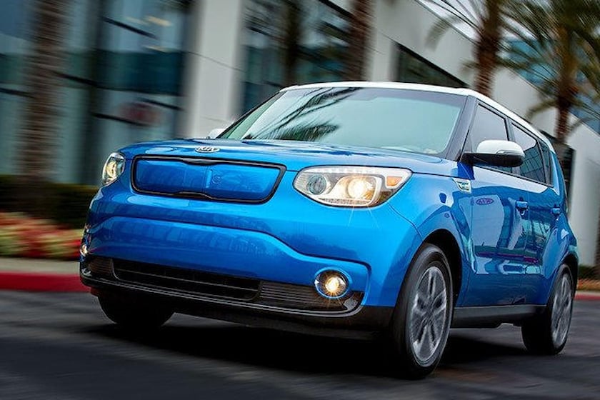 autos, cars, industry news, kia, recall, nearly half a million kia models recalled for airbag defect